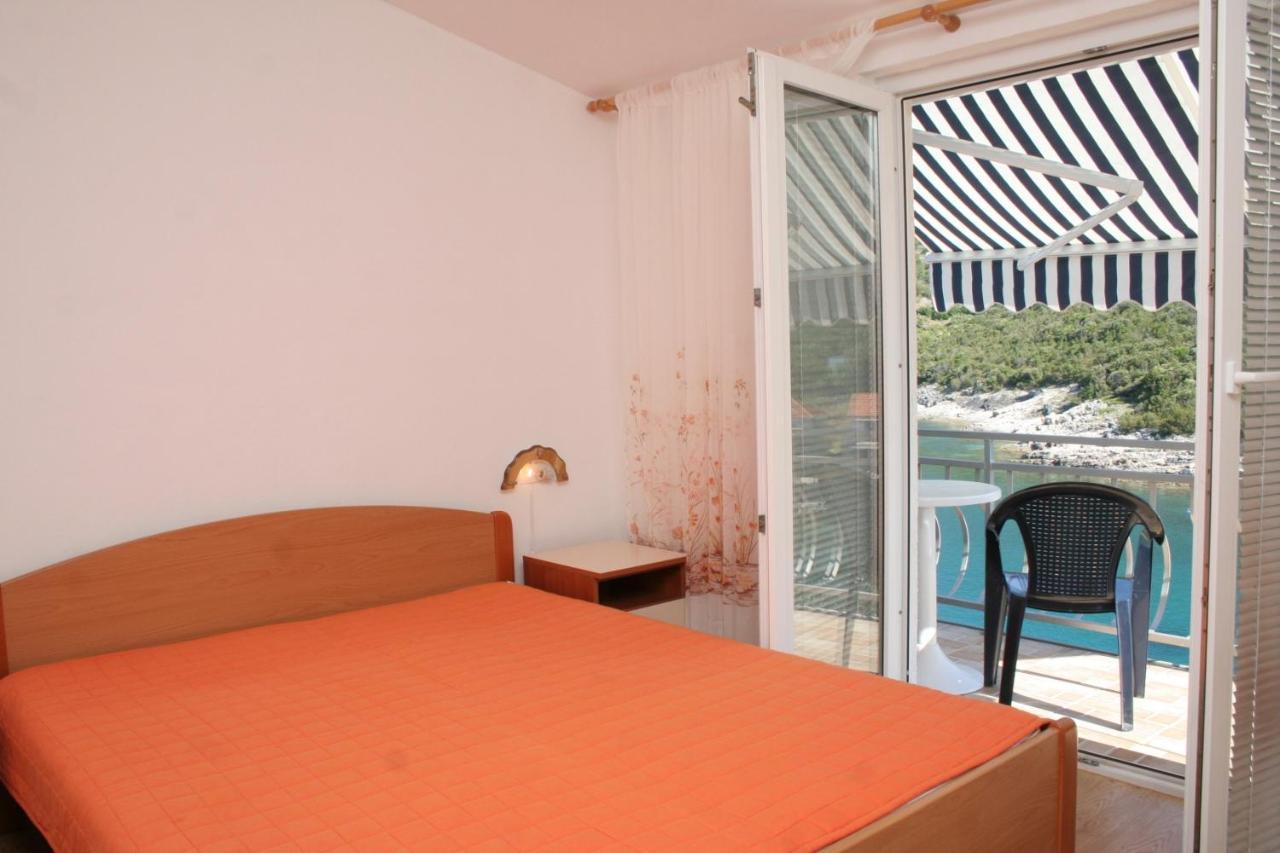 Apartment Zarace - Gdinj 4598A Exteriör bild